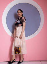 Load image into Gallery viewer, Kardashii handspun wefts guarantees a long-lasting pleasure of oriental carpet art old carpet bag functional, durable and instantly recognizable kardashian kim kylie