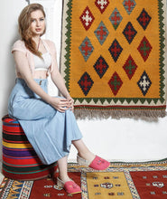 Load image into Gallery viewer, kardashii classic style and colorful felt shoe insole options to match your style as they are comfortable and elegant. Kardashian Kim Kylie