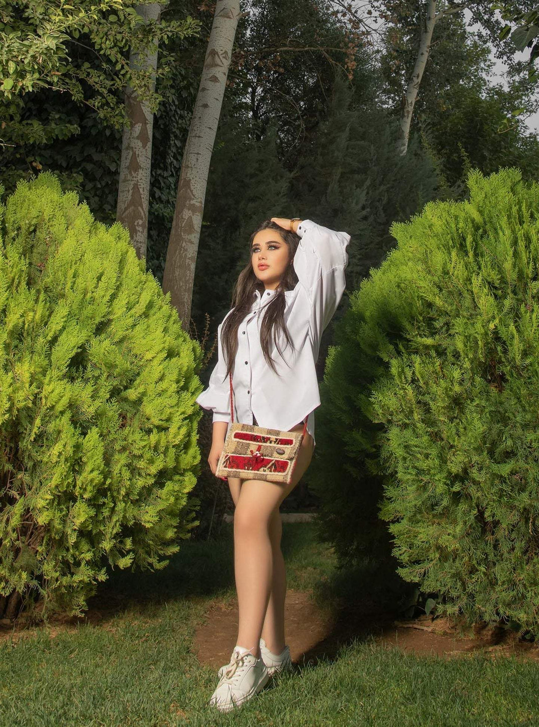 Kardashii Jajim affordable impress gift carpet bag handmade daytime essentials bag functional, antique and instantly uniqueness kardashian kim kylie