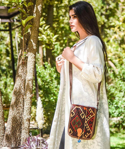 Kardashii softly structured shape and an oversized flap closure Bag High-Grade Wool-Ease from Day to Evening Kardashian Kim Kylie