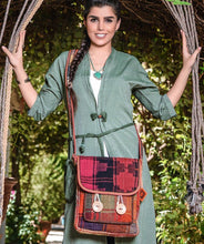 Load image into Gallery viewer, kardashii traditional Turkish informal Jajim Top Handle fashionable roomy Vintage Kilim Rug Bag Kardashian Kim Kylie
