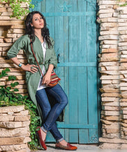 Load image into Gallery viewer, Kardashii relaxed Jajim a beautiful carpet bag handmade daytime essentials bag functional, durable and instantly recognizable Kardashian kim kylie
