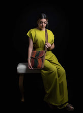 Load image into Gallery viewer, Woven handle detail on ASHER BG4326 bag
